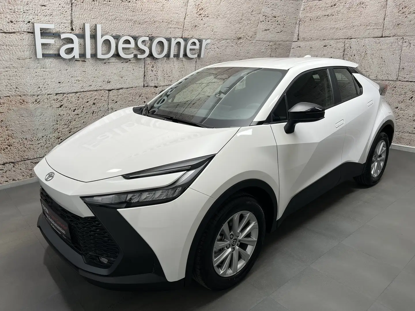 Toyota C-HR 1,8 Hybrid Active + Business Paket Weiß - 1
