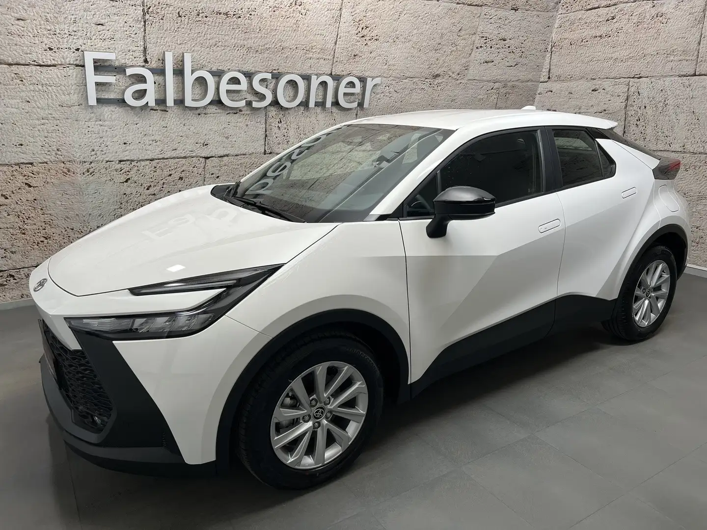 Toyota C-HR 1,8 Hybrid Active + Business Paket Weiß - 2