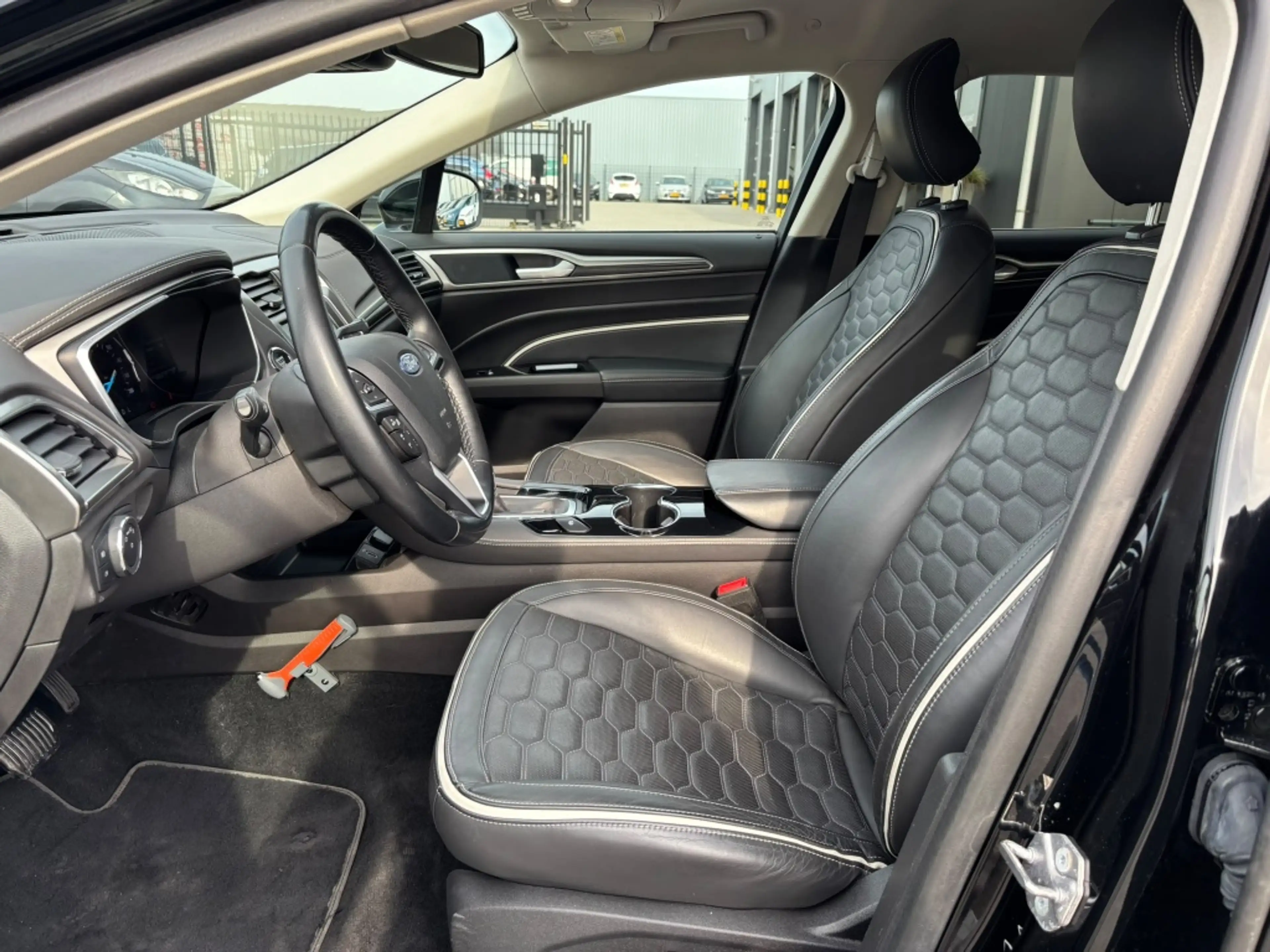 Ford Mondeo Ford-cng-technik Wagon 2.0 IVCT HEV Vignale Adap. — photo 13