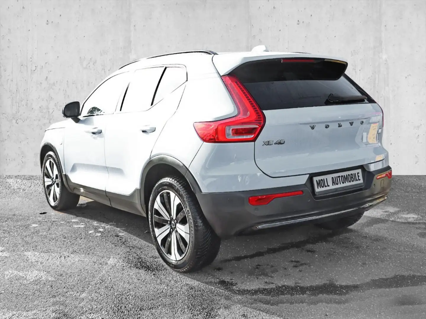Volvo XC40 Plus Dark Recharge Plug-In Hybrid 2WD T5 Twin Engi Blau - 2