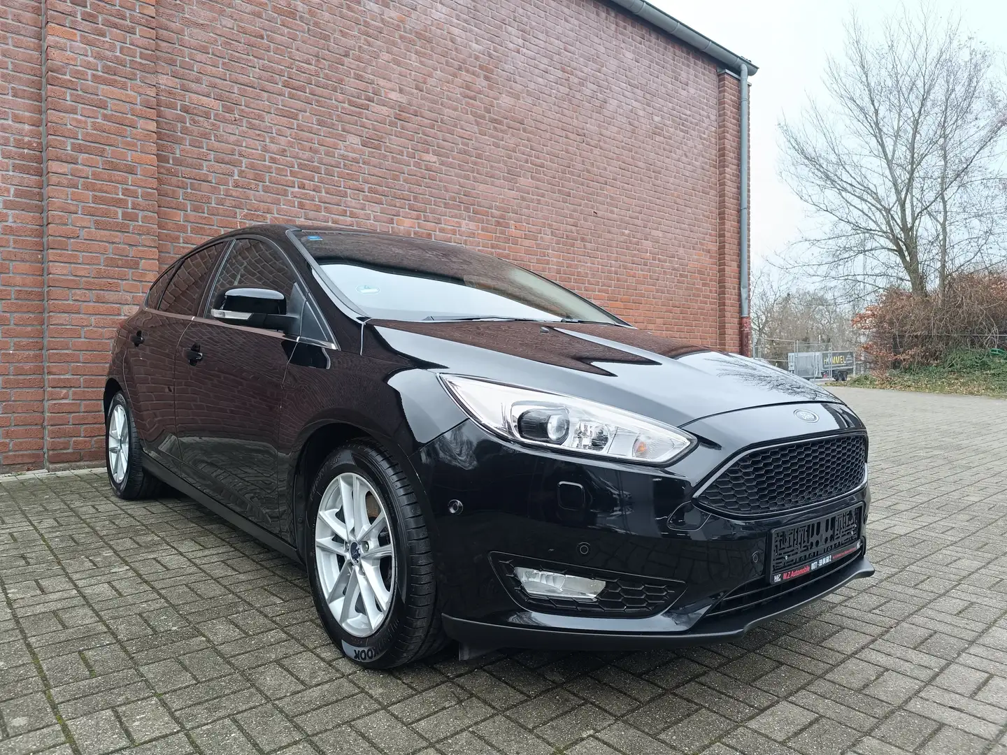 Ford Focus Titanium*150PS*8-fach Bereift*TÜV NEU Noir - 1