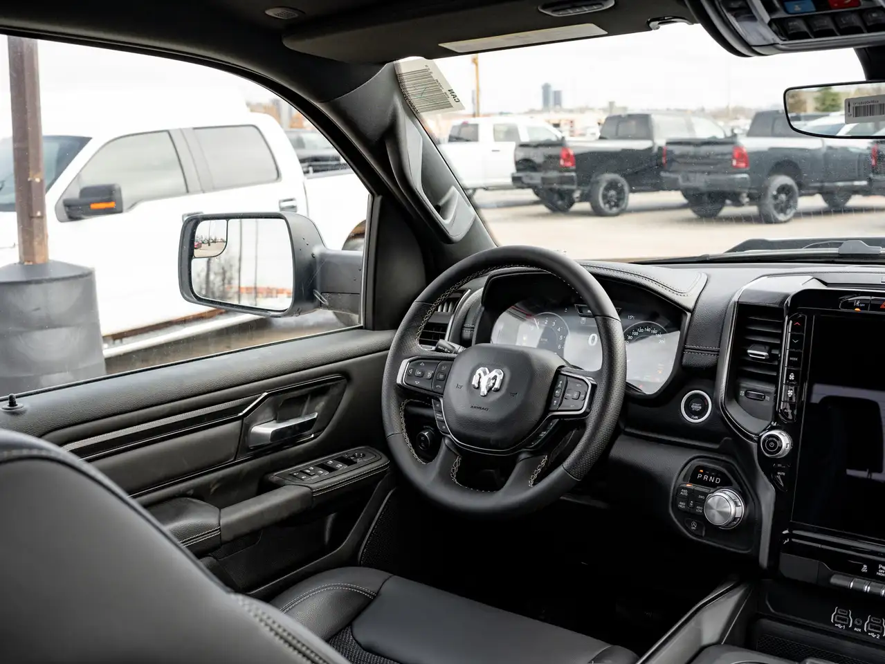 RAM 1500 снимка RAM 1500