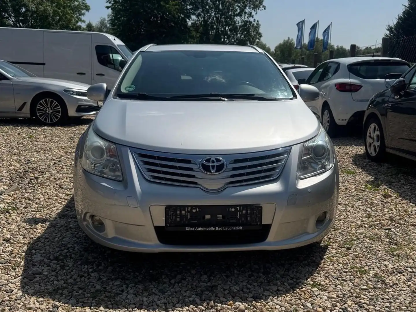 Toyota Avensis Kombi Executive Silber - 2