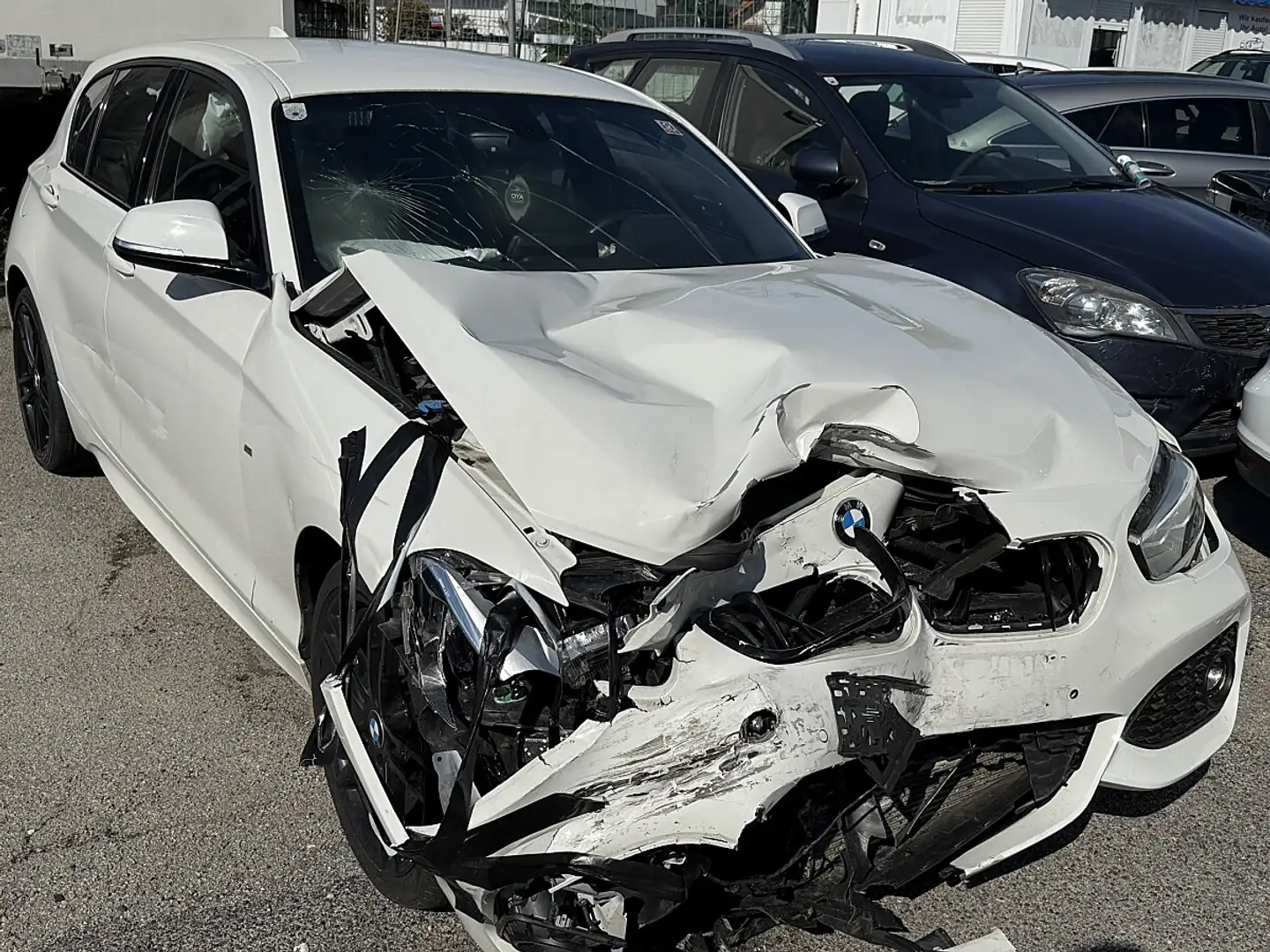 BMW 118 i Aut.*M-SPORT-PAKET*FACELIFT Weiß - 2