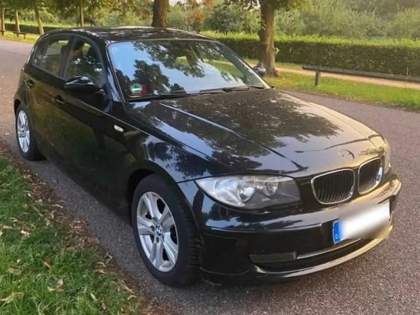 BMW 118 118i Schwarz - 1