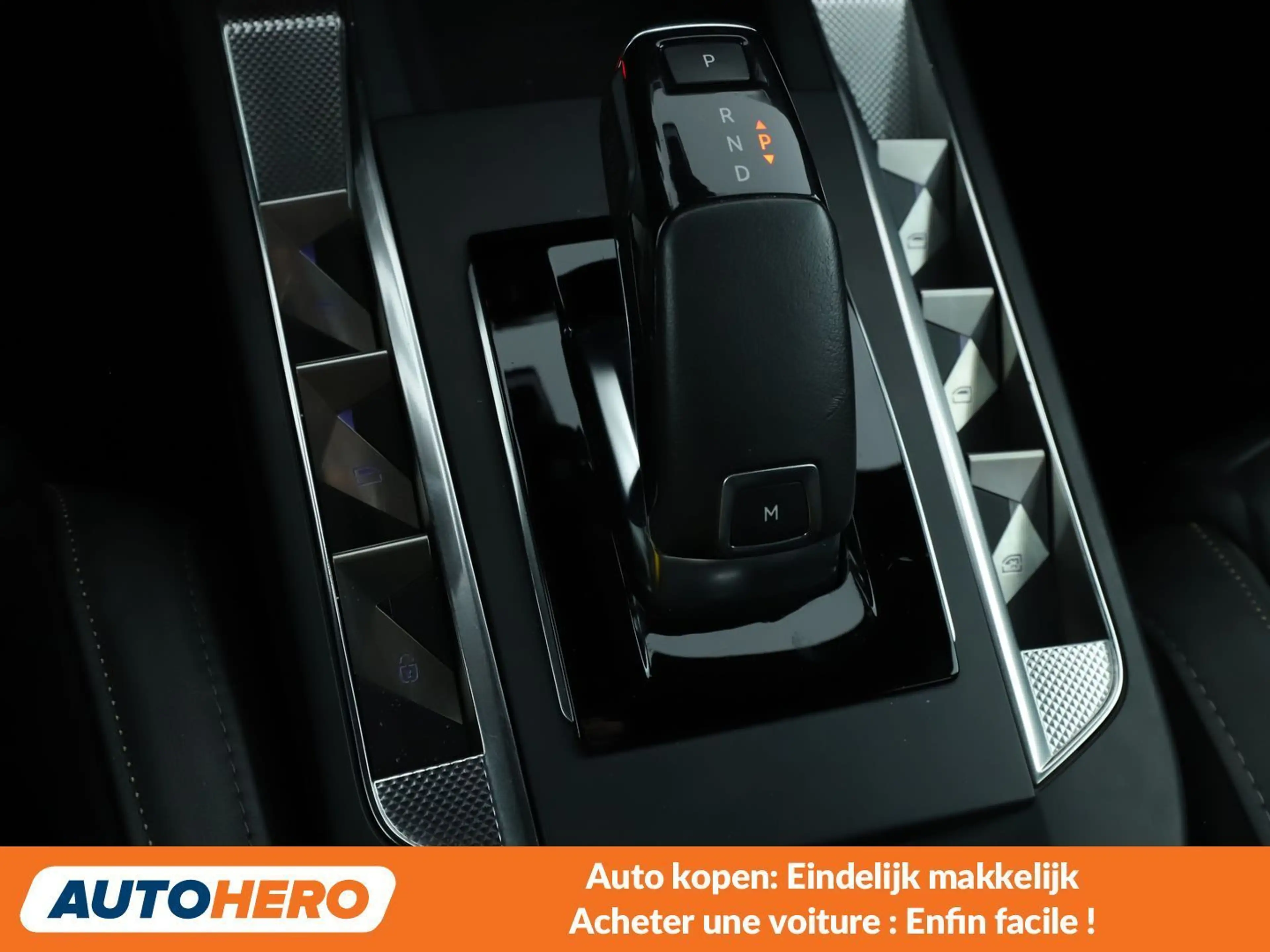 DS Automobiles DS 3 Crossback 1.2 PureTech Grand Chic — photo 15