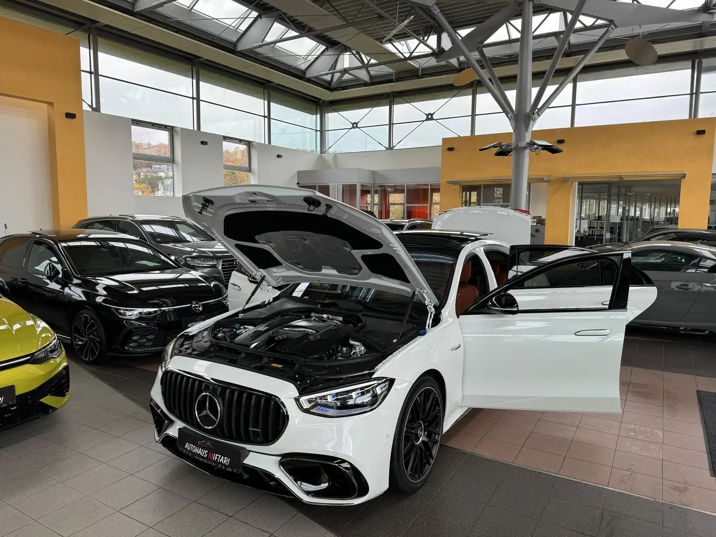 Mercedes-Benz S 63 AMG E Perf Burmester Pano Softclose 3D HUD 21" Enterta Bílá - 2
