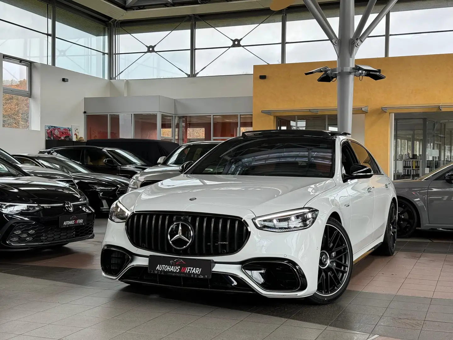 Mercedes-Benz S 63 AMG E Perf Burmester Pano Softclose 3D HUD 21" Enterta Bílá - 1