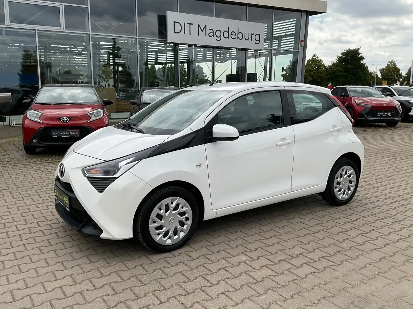 Toyota Aygo 1.0 x-Play Kamera,Bluetooth,CarPlay,DAB Blanc - 2