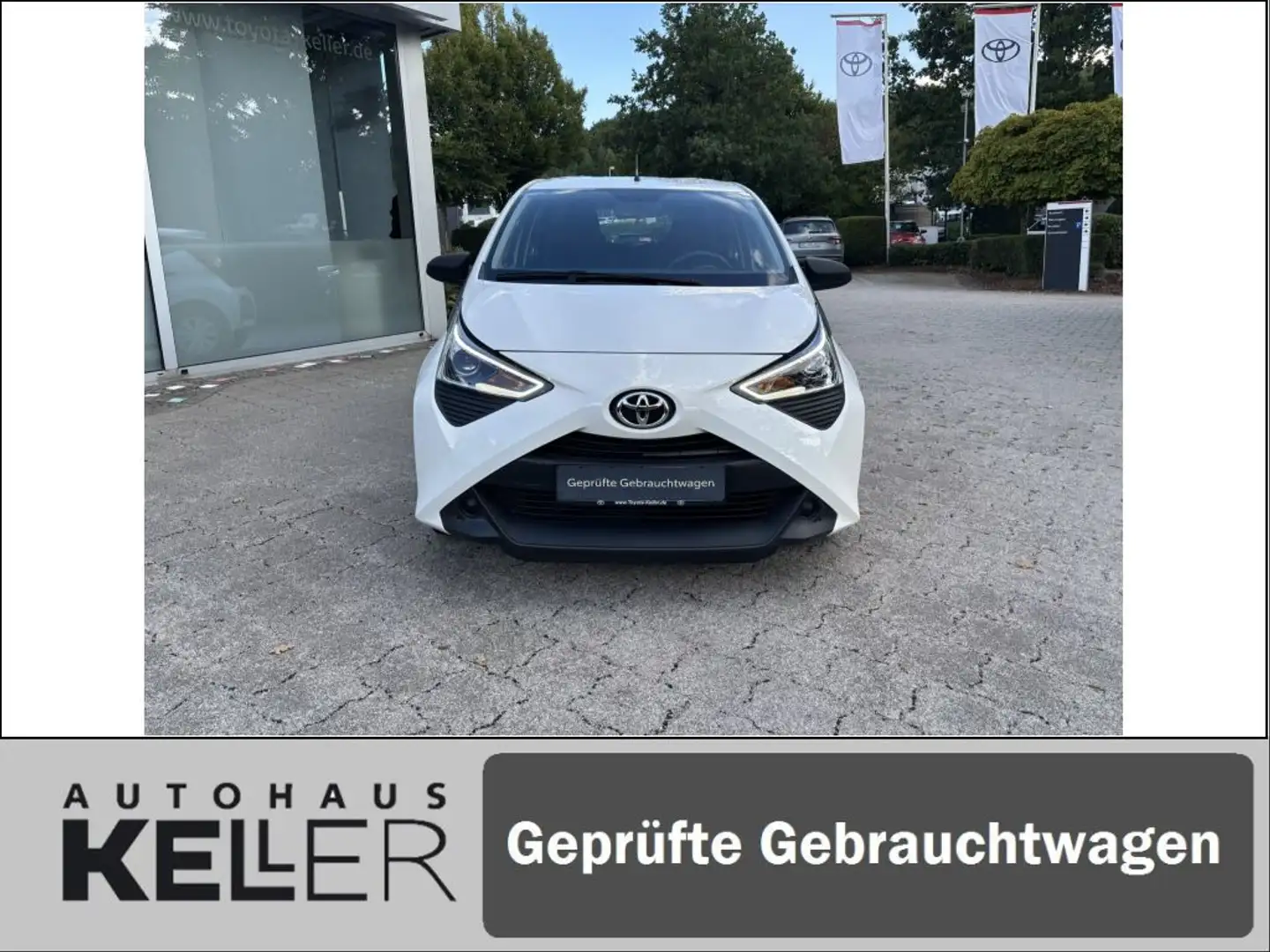 Toyota Aygo x-business Weiß - 2