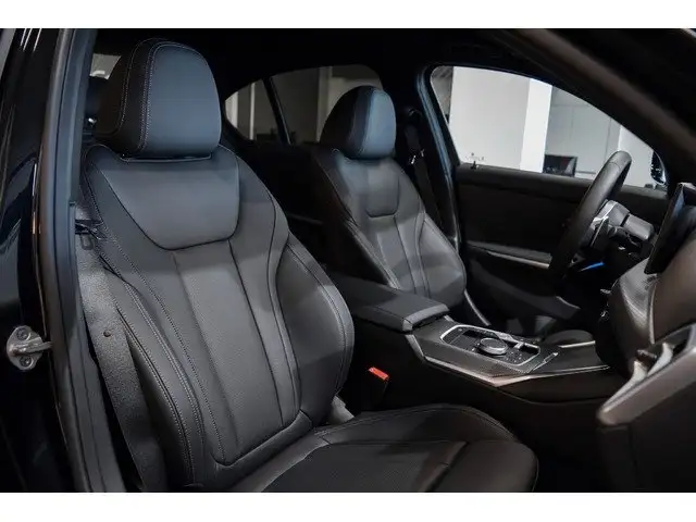BMW 3 Series view 8