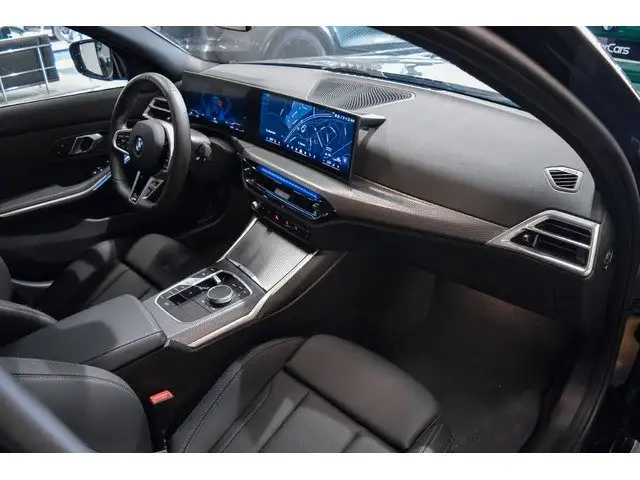 BMW 3 Series view 4