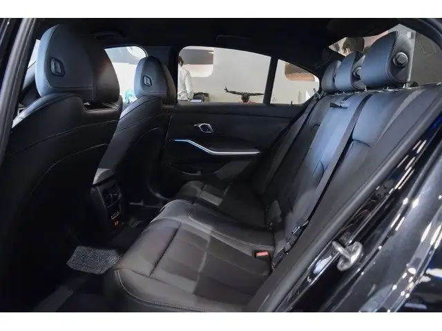 BMW 3 Series view 9