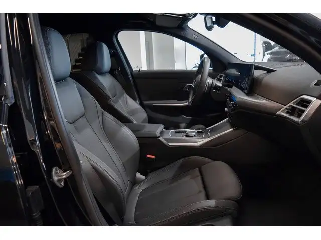 BMW 3 Series view 6