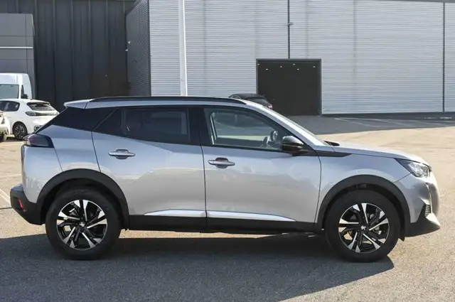 Peugeot 2008 view 4