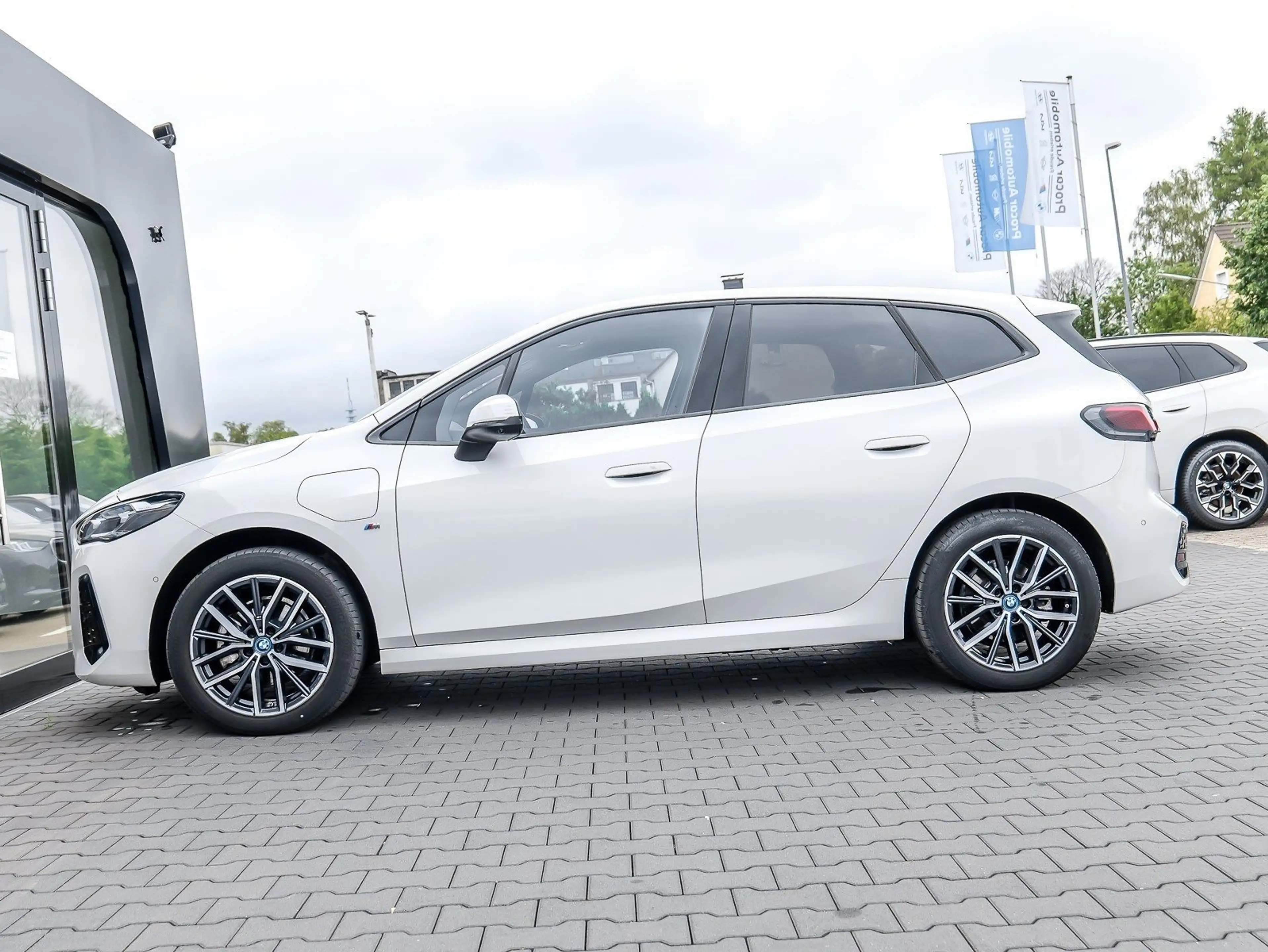 BMW 225 e xDrive Active Tourer M Sport HUD PANO ACC — photo 10