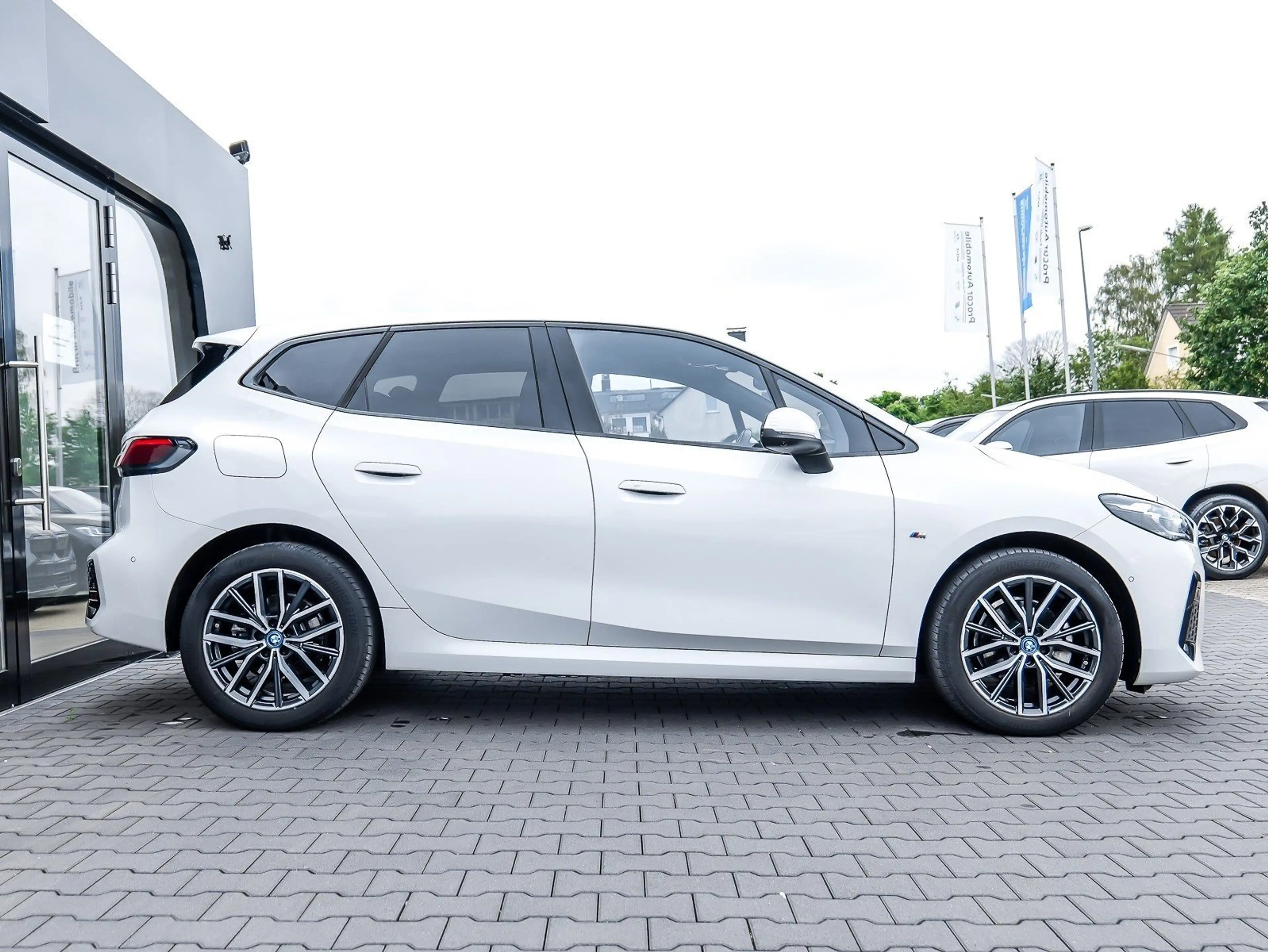 BMW 225 e xDrive Active Tourer M Sport HUD PANO ACC — photo 11