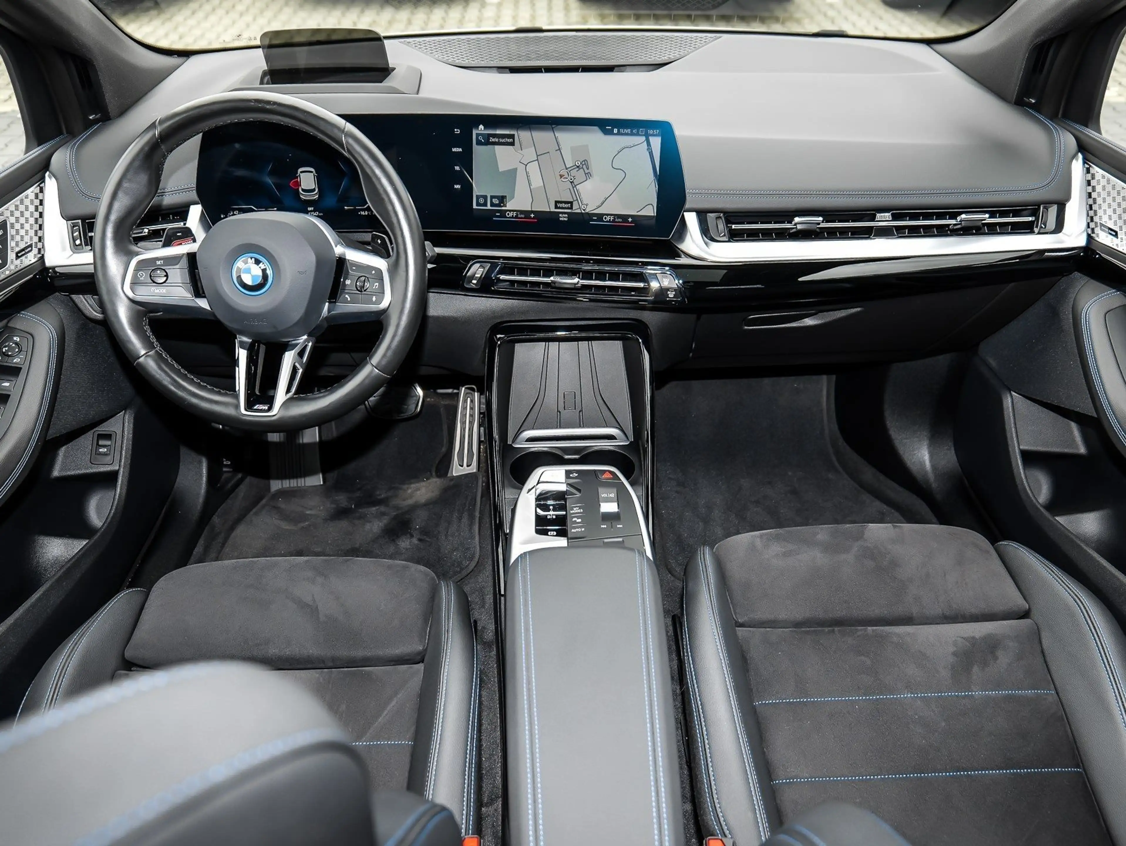 BMW 225 e xDrive Active Tourer M Sport HUD PANO ACC — photo 3