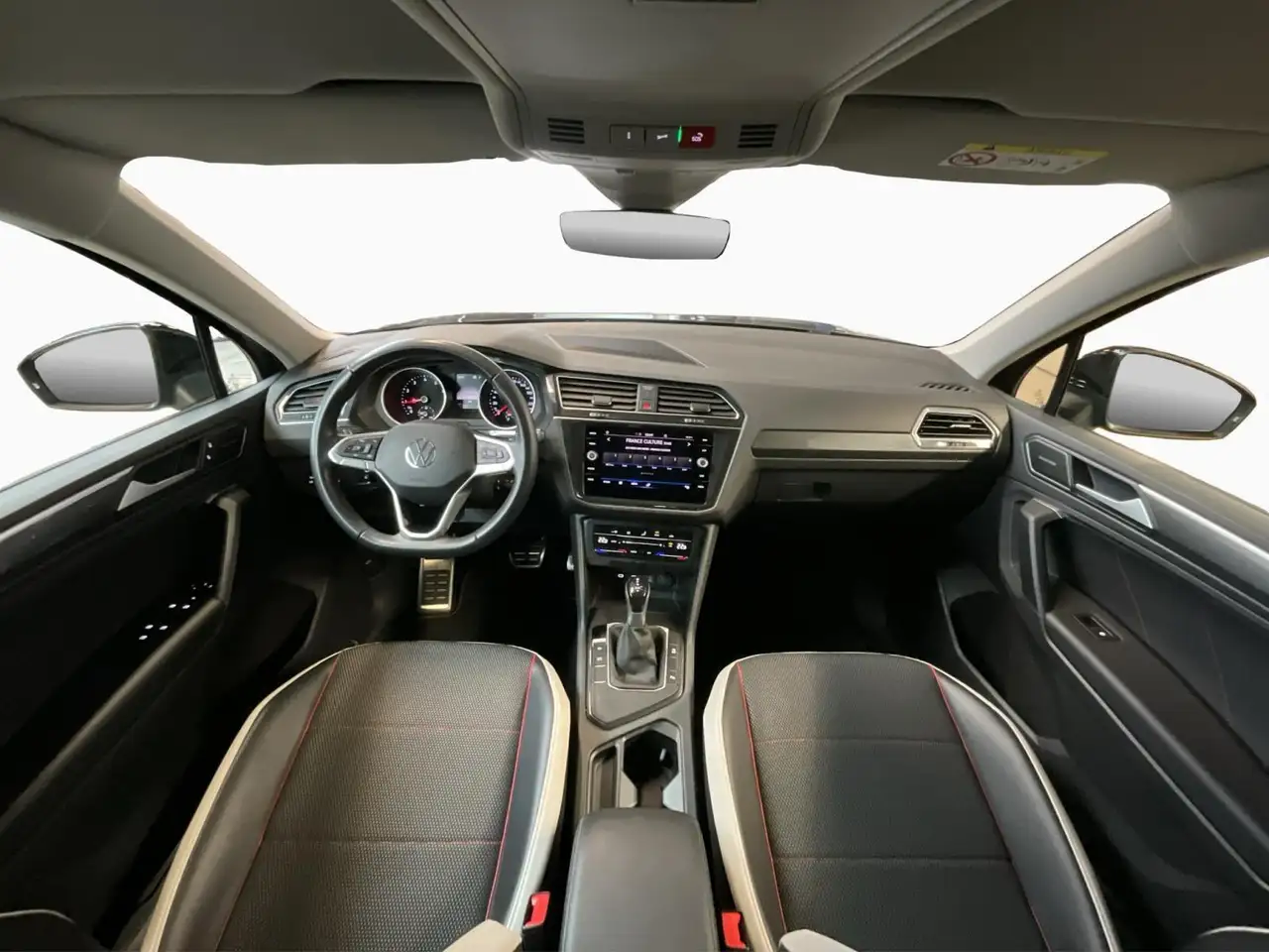 Volkswagen Tiguan Life-Urban-Sport+DSG+RearView+Navi 2