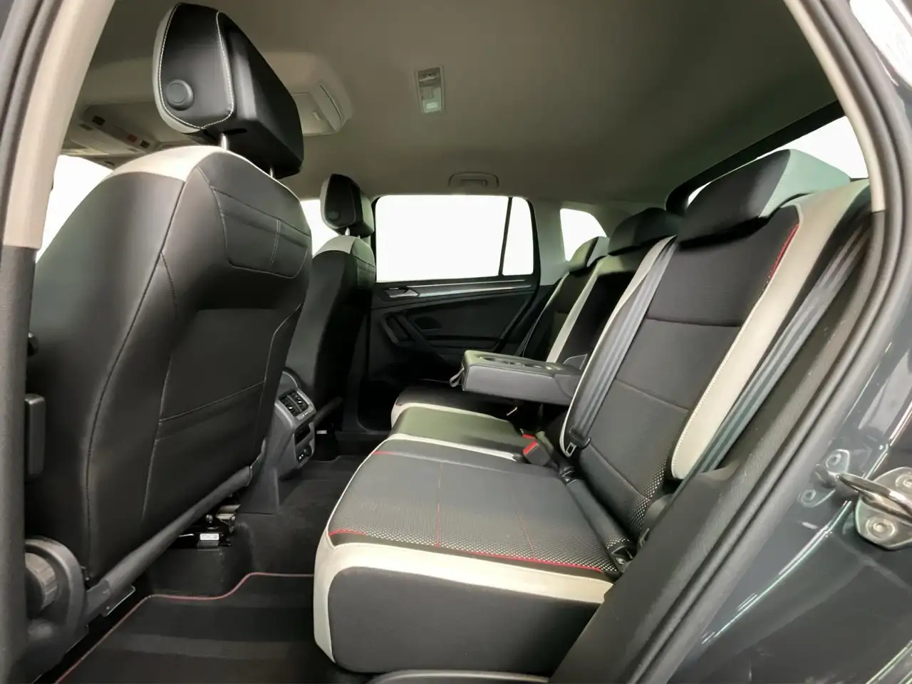Volkswagen Tiguan Life-Urban-Sport+DSG+RearView+Navi 15