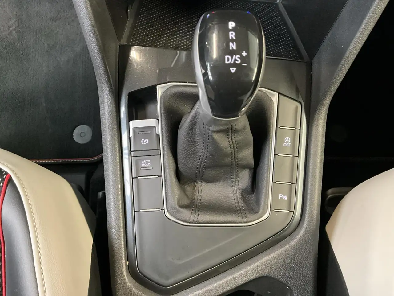 Volkswagen Tiguan Life-Urban-Sport+DSG+RearView+Navi 12