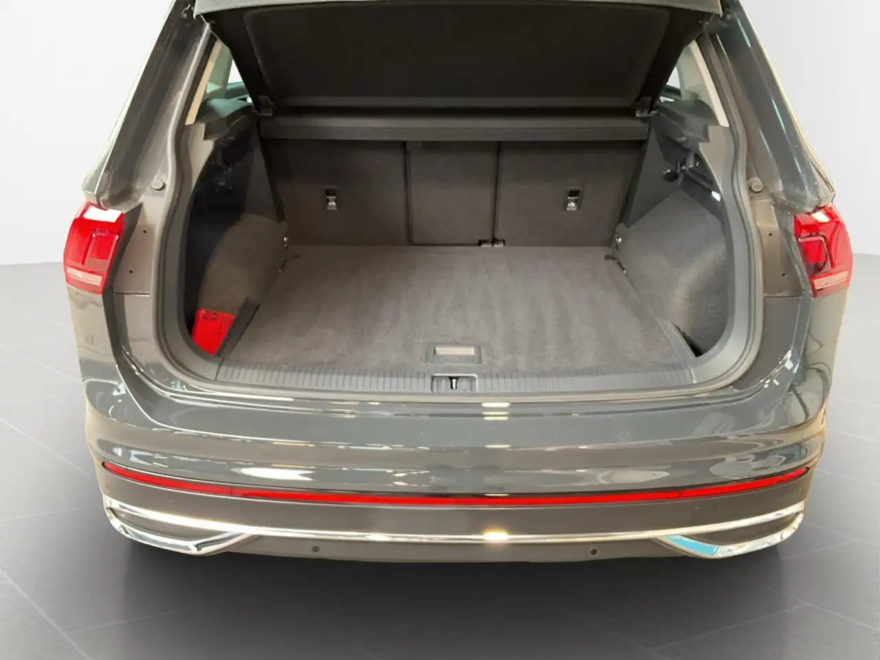 Volkswagen Tiguan Life-Urban-Sport+DSG+RearView+Navi 16