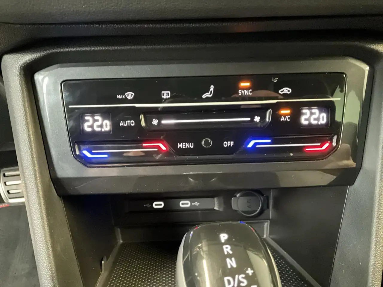 Volkswagen Tiguan Life-Urban-Sport+DSG+RearView+Navi 19