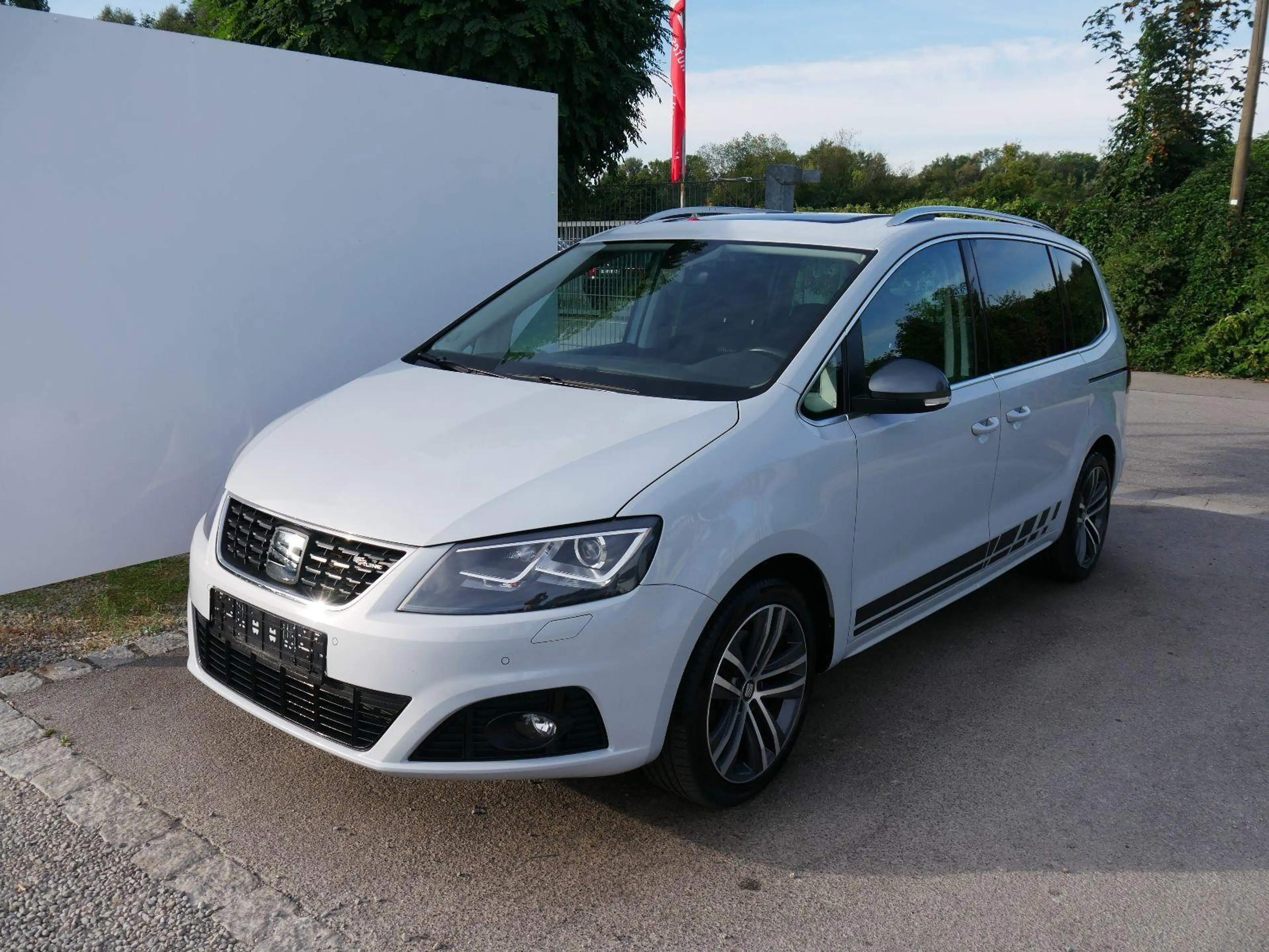 SEAT Alhambra 1.4 TSI DSG FR-LINE* AHK * WINTERPAKET * BI-XENON — photo 2