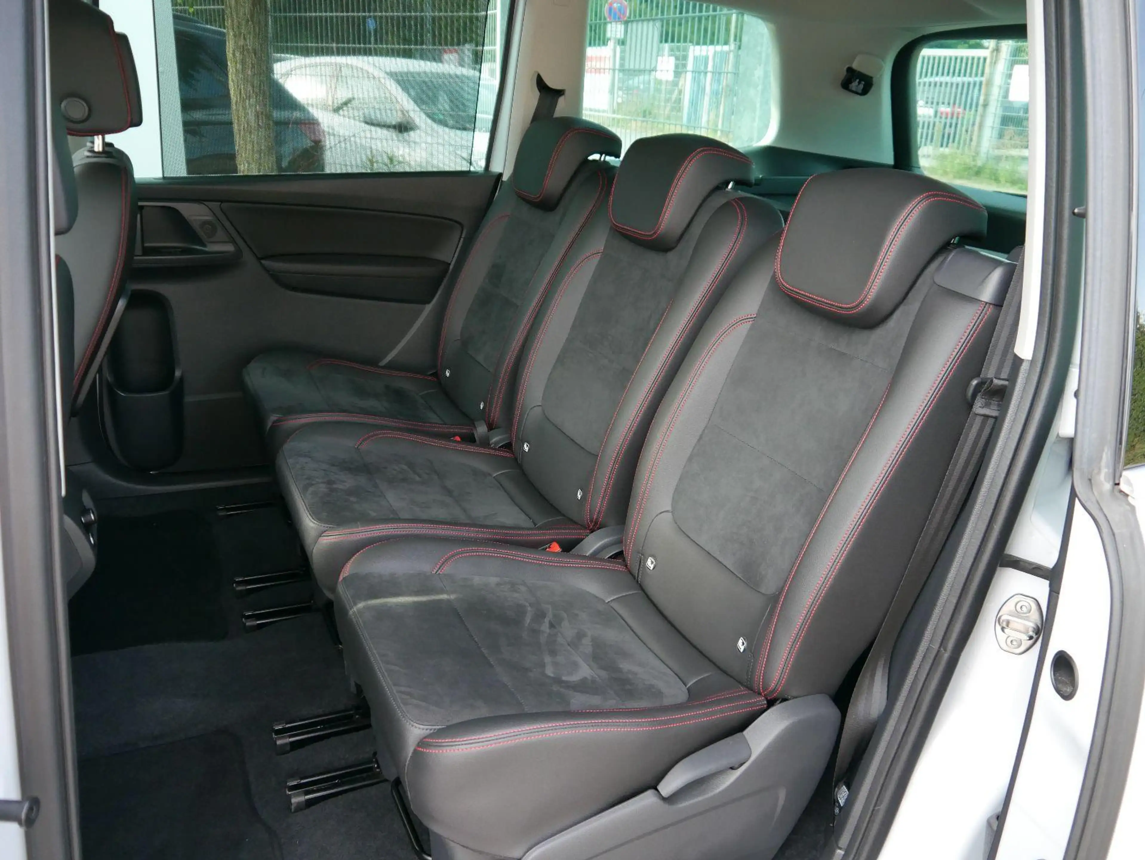 SEAT Alhambra 1.4 TSI DSG FR-LINE* AHK * WINTERPAKET * BI-XENON — photo 9