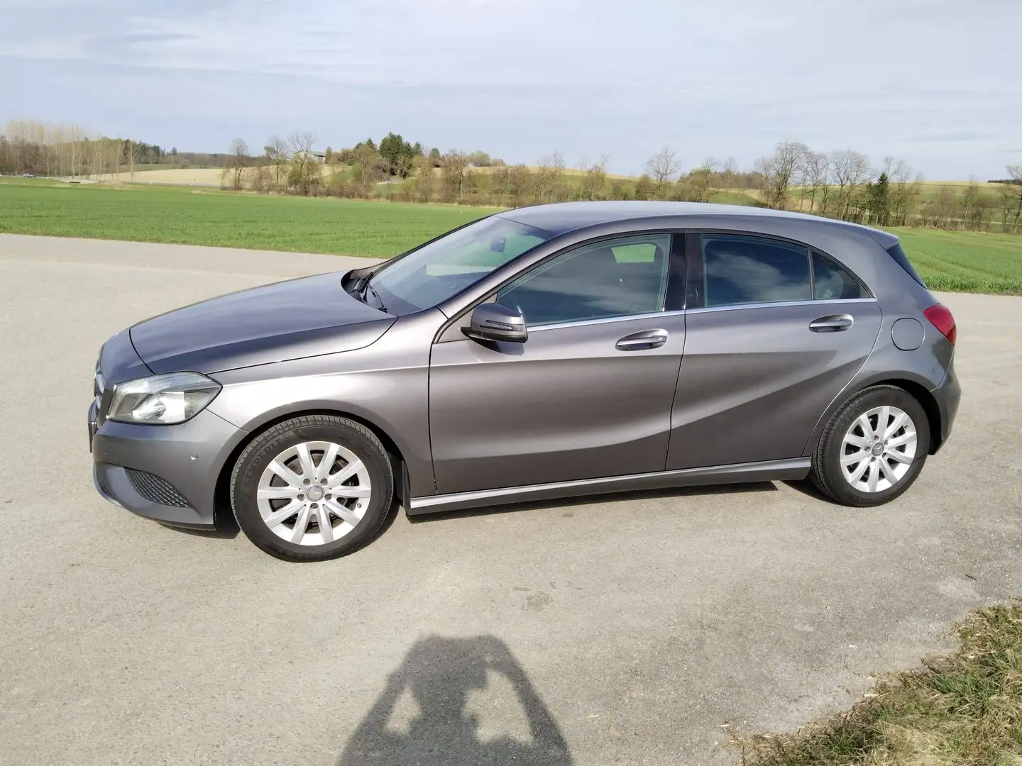 Mercedes-Benz A 180 A 180 BlueEfficiency Edition Lifestyle Edition Lifestyle Grau - 2