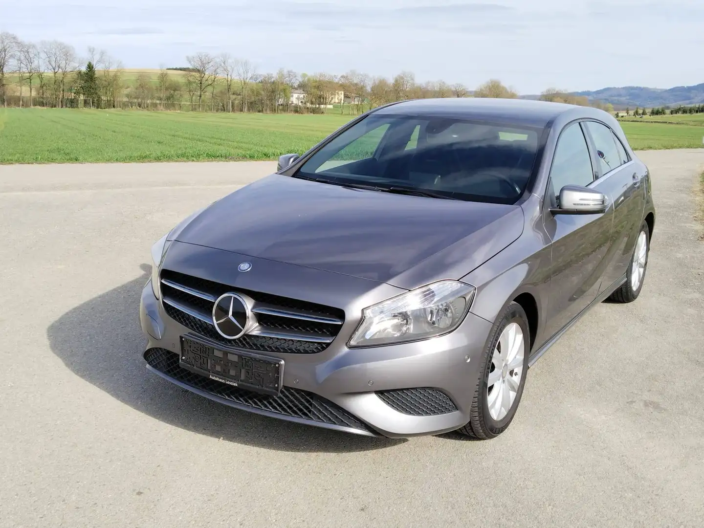 Mercedes-Benz A 180 A 180 BlueEfficiency Edition Lifestyle Edition Lifestyle Grau - 1