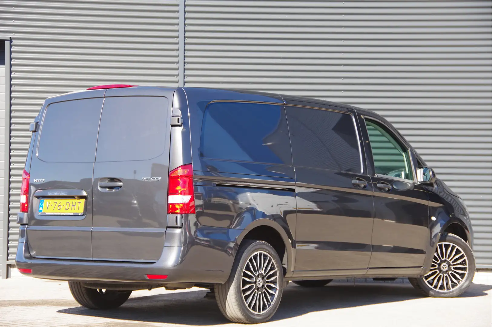 Mercedes-Benz Vito 116 CDI L2 3-ZITS, AUT. CAMERA, NAVI, CRUISE, APPL Grijs - 2