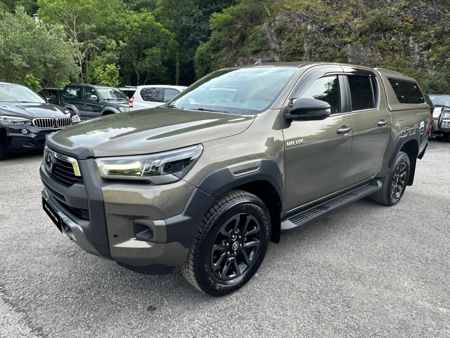 Toyota Hilux Cabina Doble Invincible Aut. Verde - 2