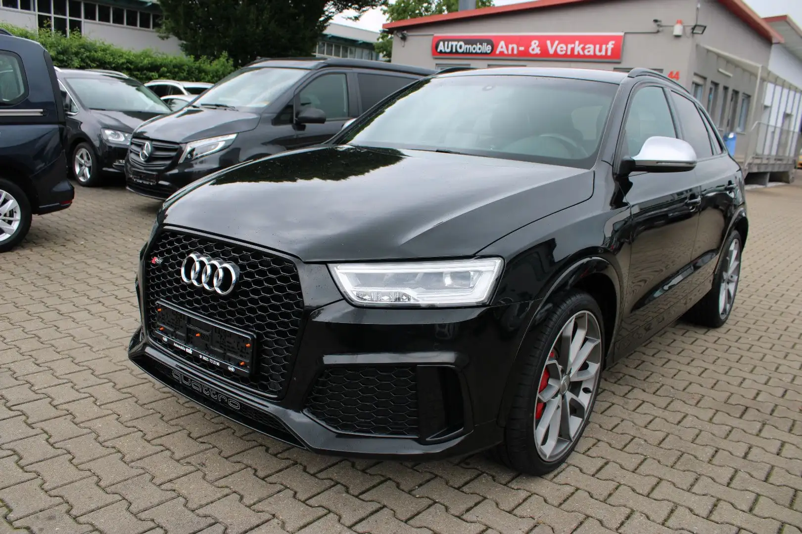 Audi RS Q3 2.5 TFSI S tronic quattro Navi,PDC,SHZ,20Zo Schwarz - 1