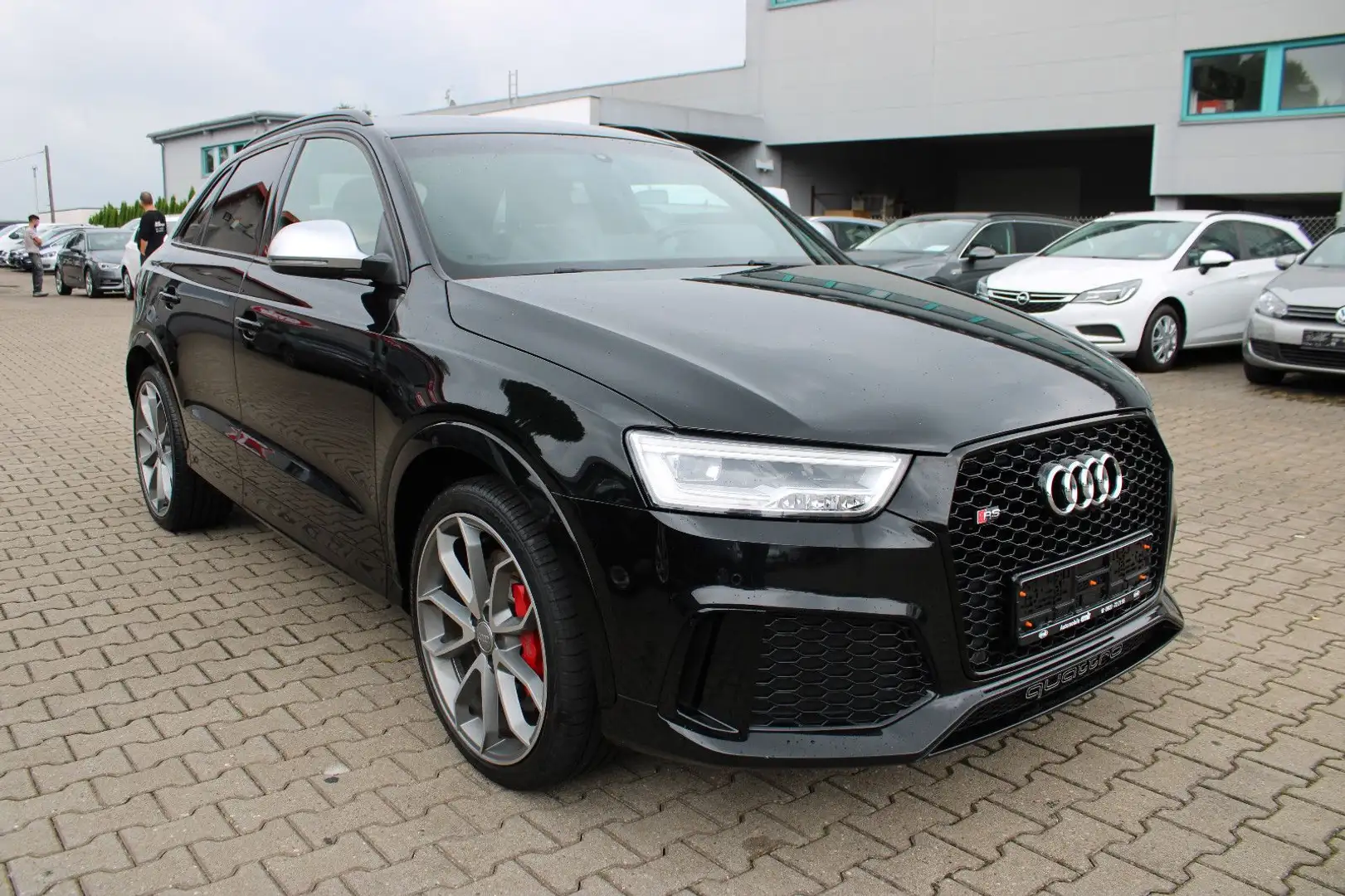Audi RS Q3 2.5 TFSI S tronic quattro Navi,PDC,SHZ,20Zo Schwarz - 2