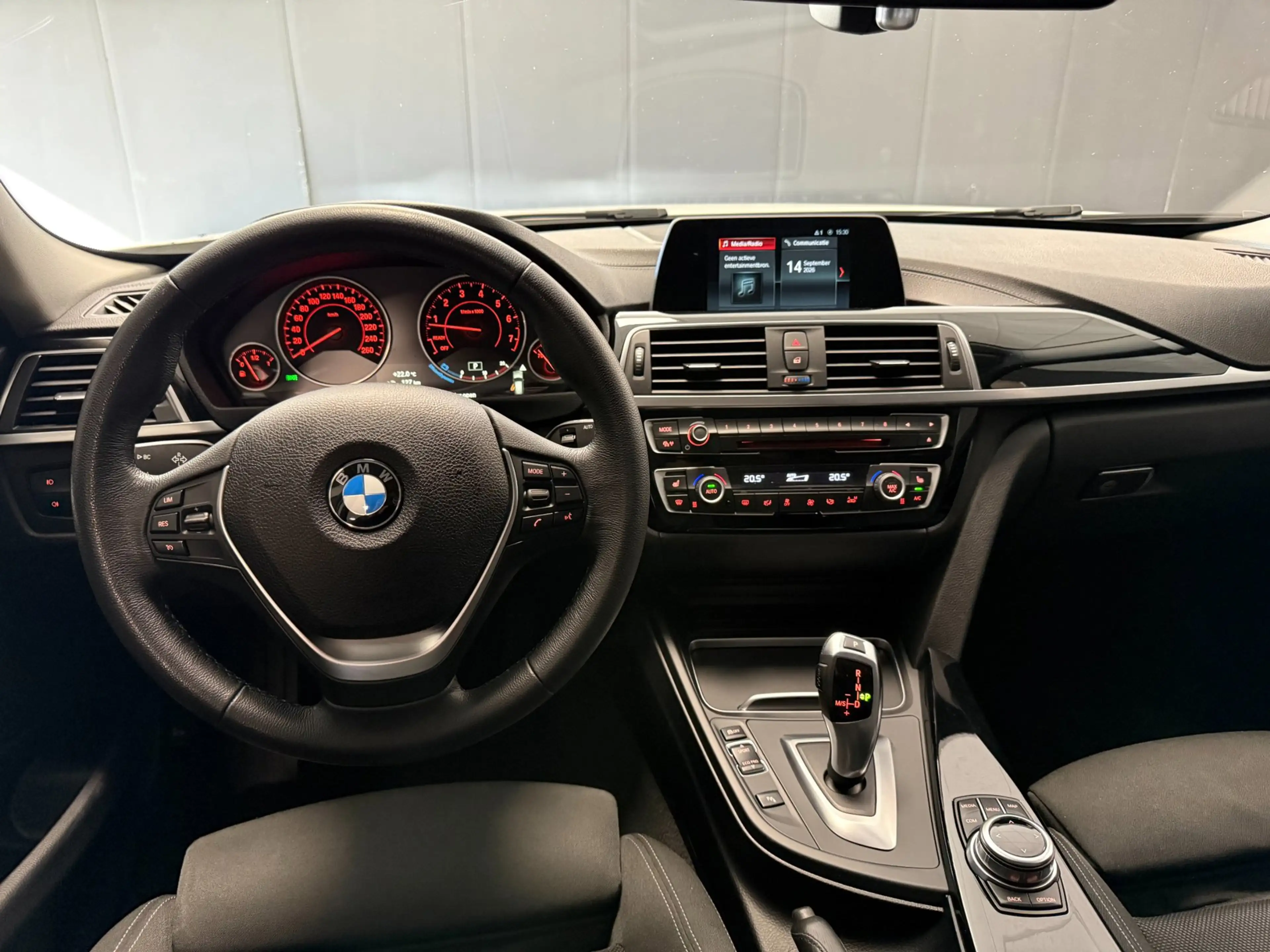BMW 320 3-serie Touring 320i xDrive|PDC|LED|CRUISE|STOELV| — photo 12