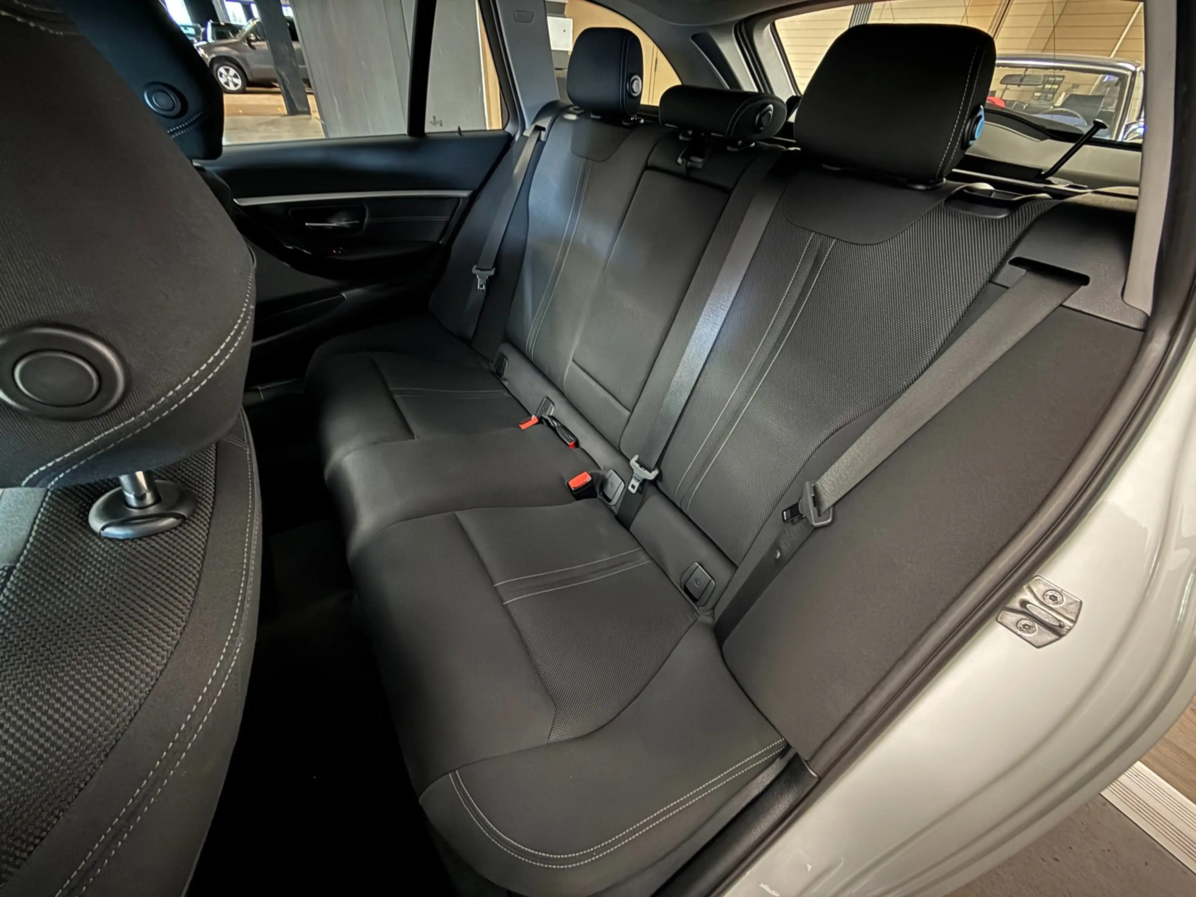 BMW 320 3-serie Touring 320i xDrive|PDC|LED|CRUISE|STOELV| — photo 29