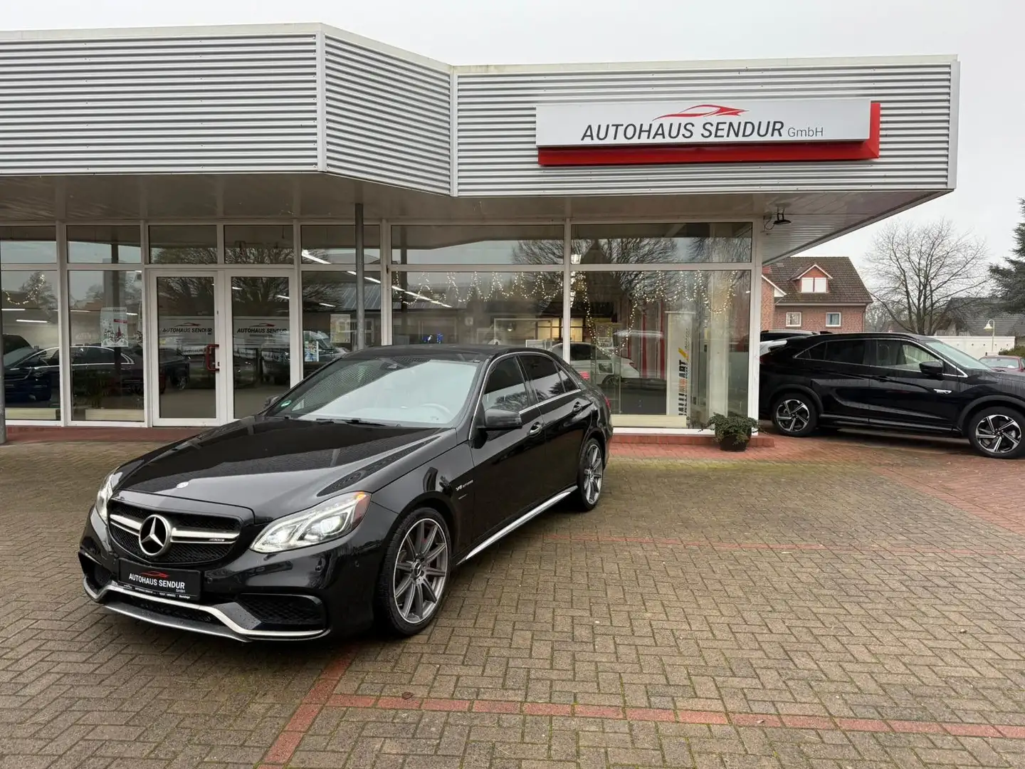 Mercedes-Benz E 63 AMG S 4Matic Lim*SERVICE NEU*TOP Noir - 1