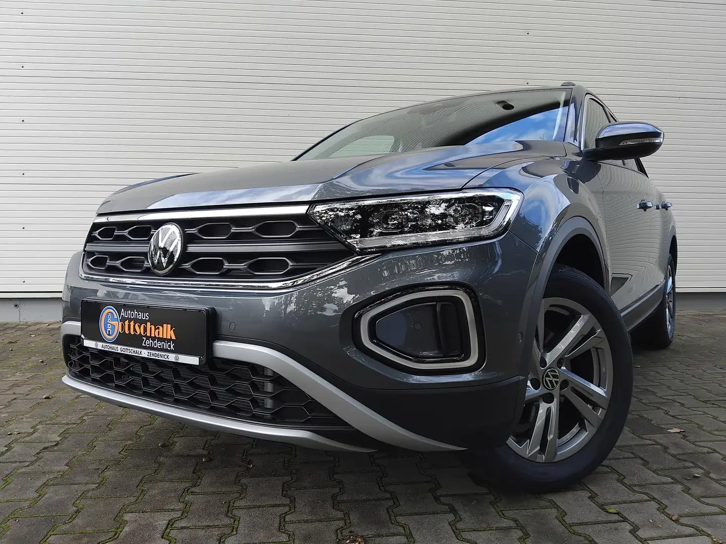 Volkswagen T-Roc 1.5 TSI Life DSG RFK AHK Grau - 2