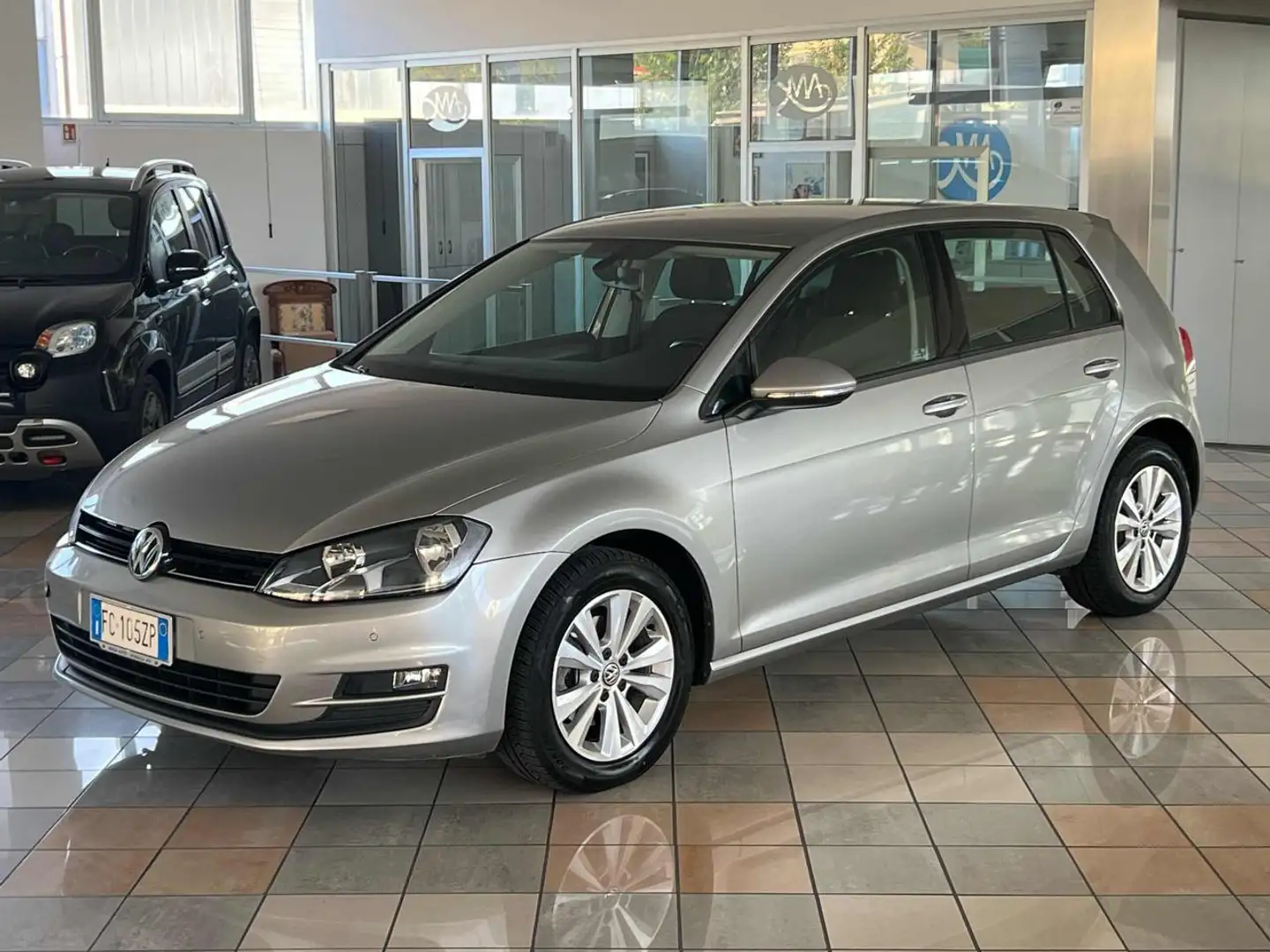 Volkswagen Golf 1.6 TDI 110 CV 5p. Comfortline BlueMotion Technolo Zilver - 1