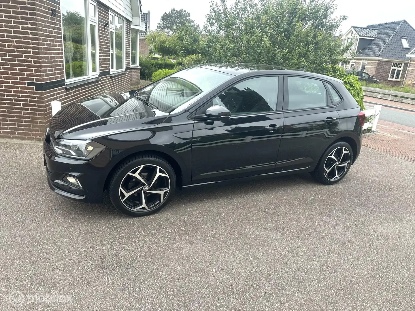 Volkswagen Polo 1.0 TSI 95PK COMFORTLINE PARKEERSENSOREN ADAPTIVE Zwart - 2