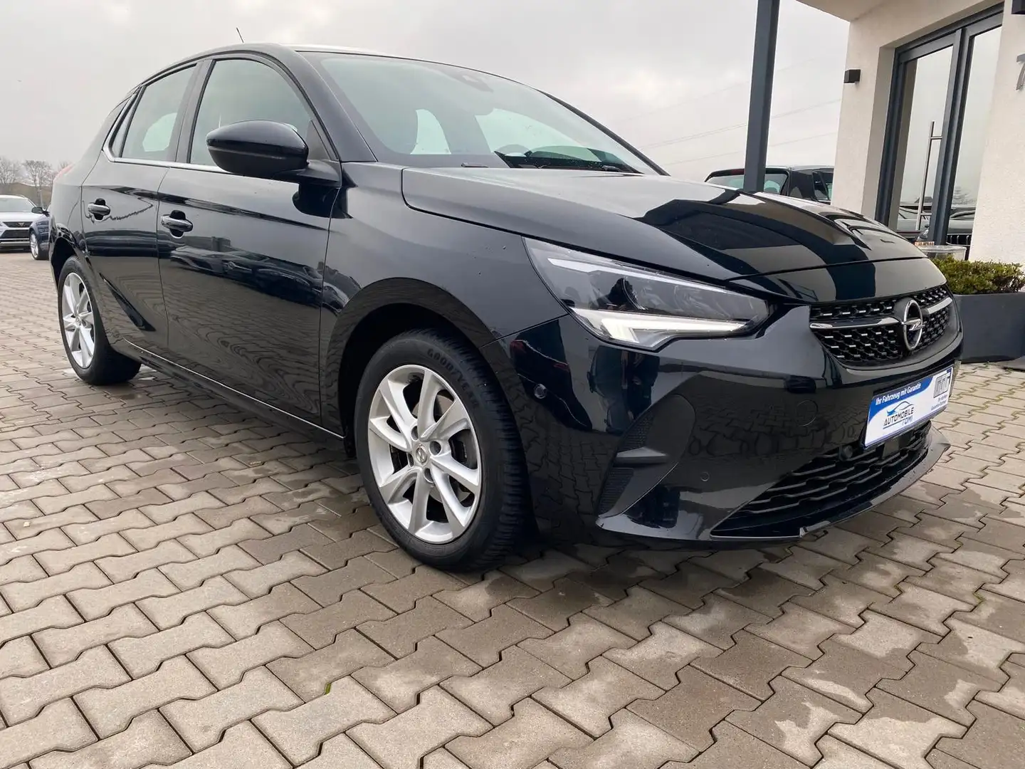 Opel Corsa F Elegance Schwarz - 1