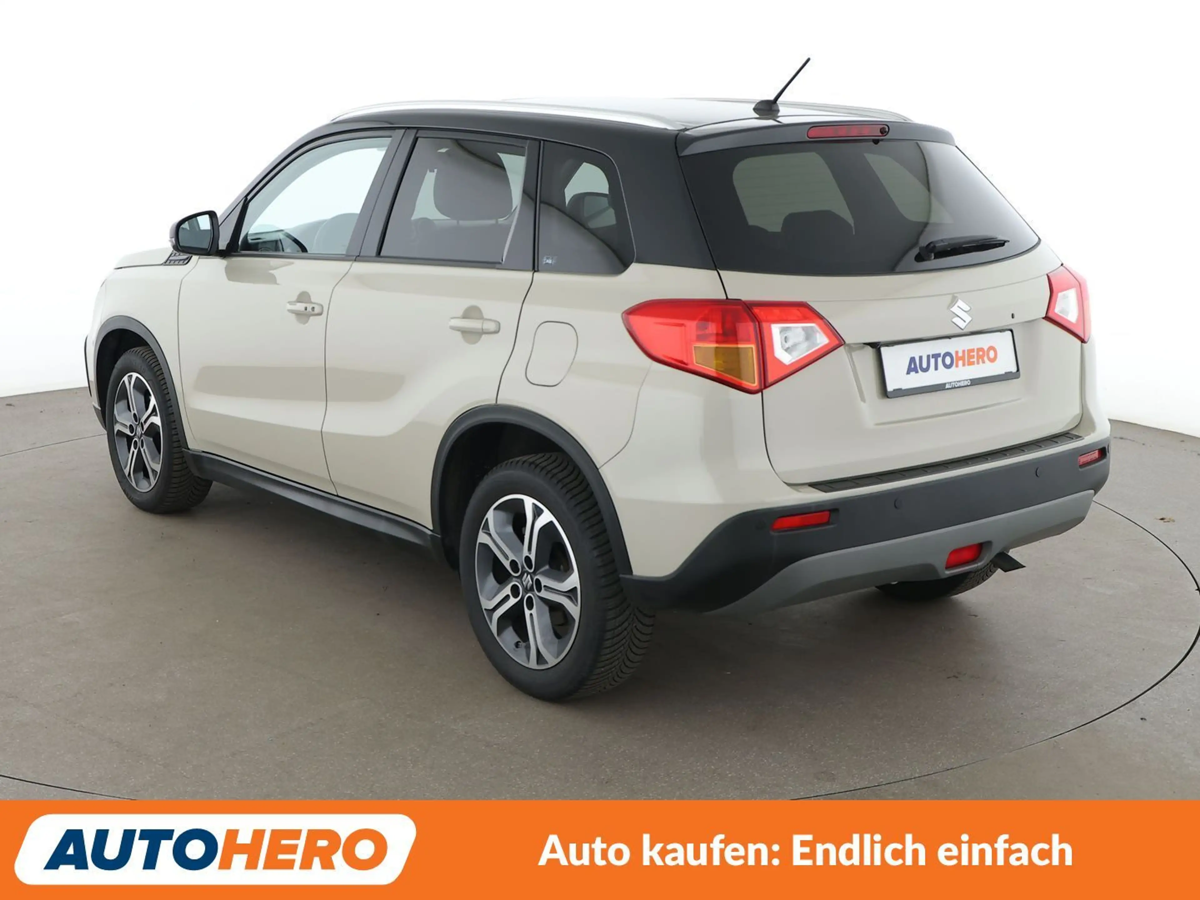 Suzuki Vitara 1.6 Comfort+ 4x2 Aut*NAVI*ACC*CAM*SHZ*KLIMA* — photo 4