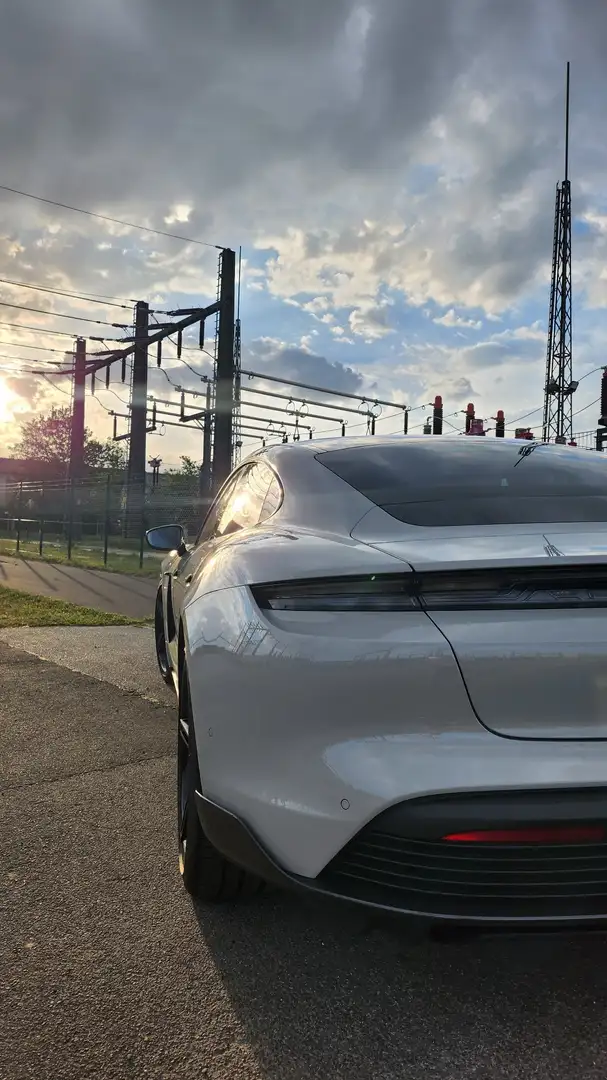 Porsche Taycan Turbo S 83,7kWh Approved, Lift, HA, HUD, Burmester Grau - 2