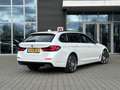 BMW 520 5-serie Touring 520i Business Edition Plus | 19 in Wit - thumbnail 2