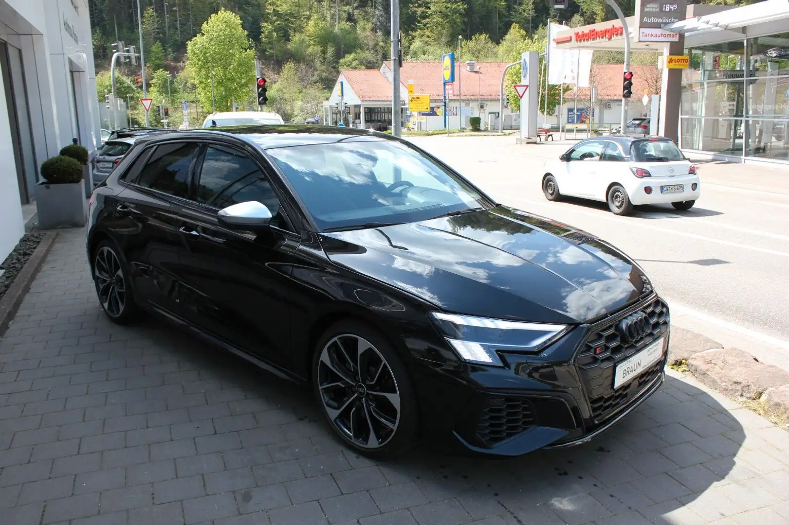 Audi S3 Sportback 2.0 TFSI quattro Navi,LED,SHZ Schwarz - 2