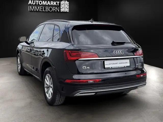 Audi Q5 view 10