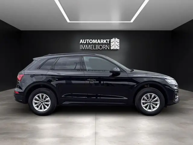 Audi Q5 view 11