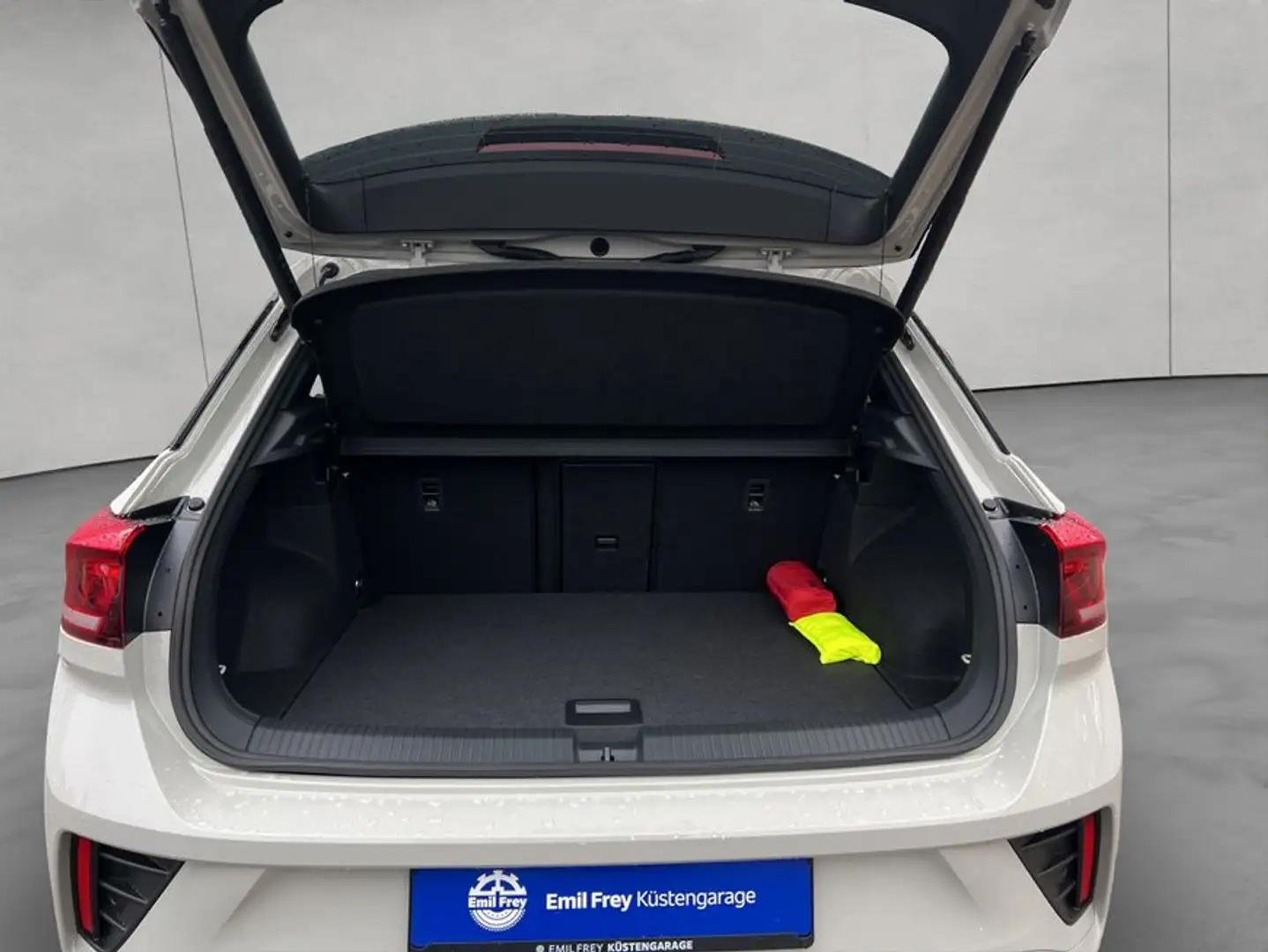 Volkswagen T-Roc R-Line 1.0 l TSI ACC RFK Keyless Grijs - 2