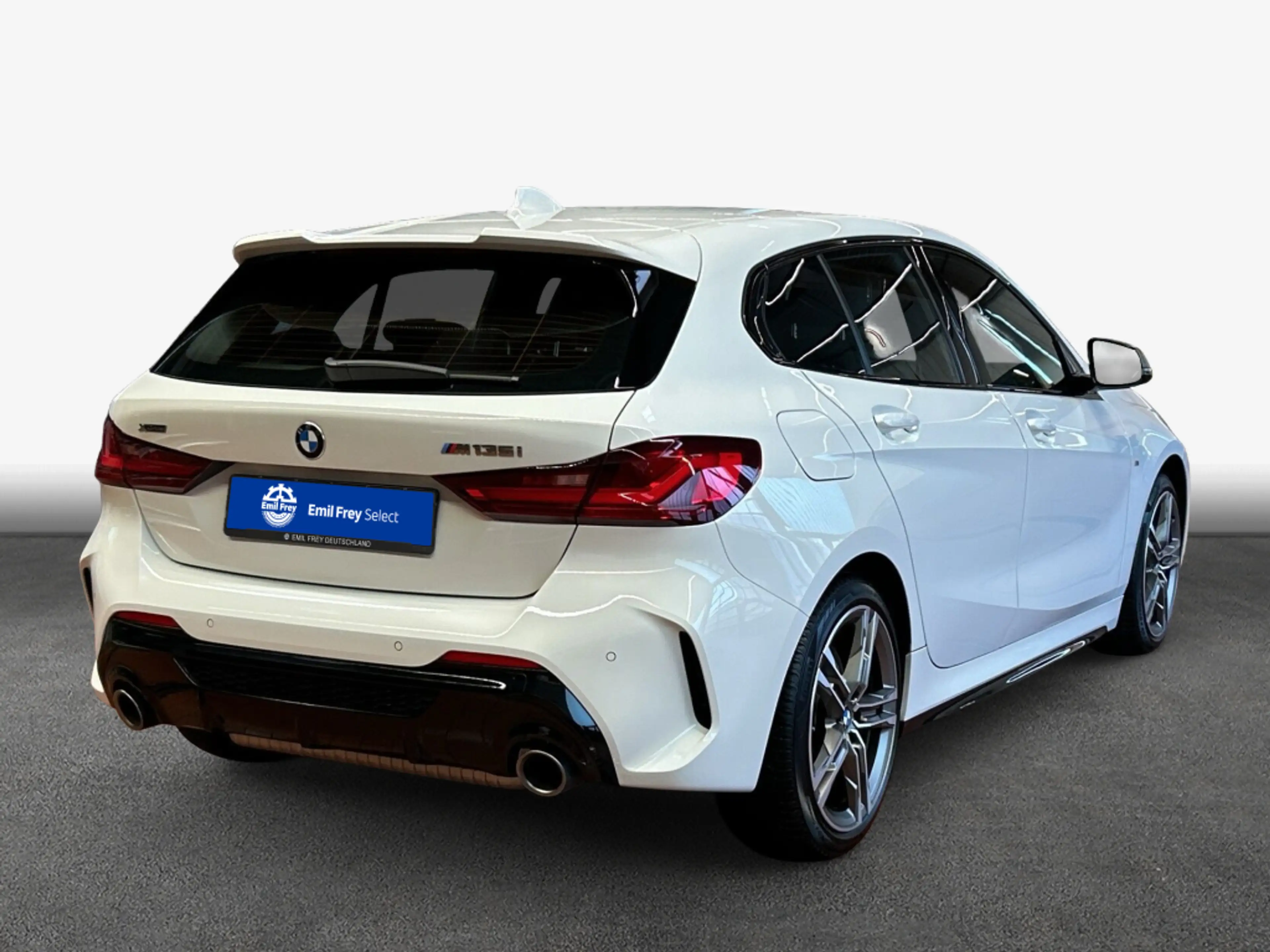 BMW M1 i xDrive LED HiFi PDC — photo 2